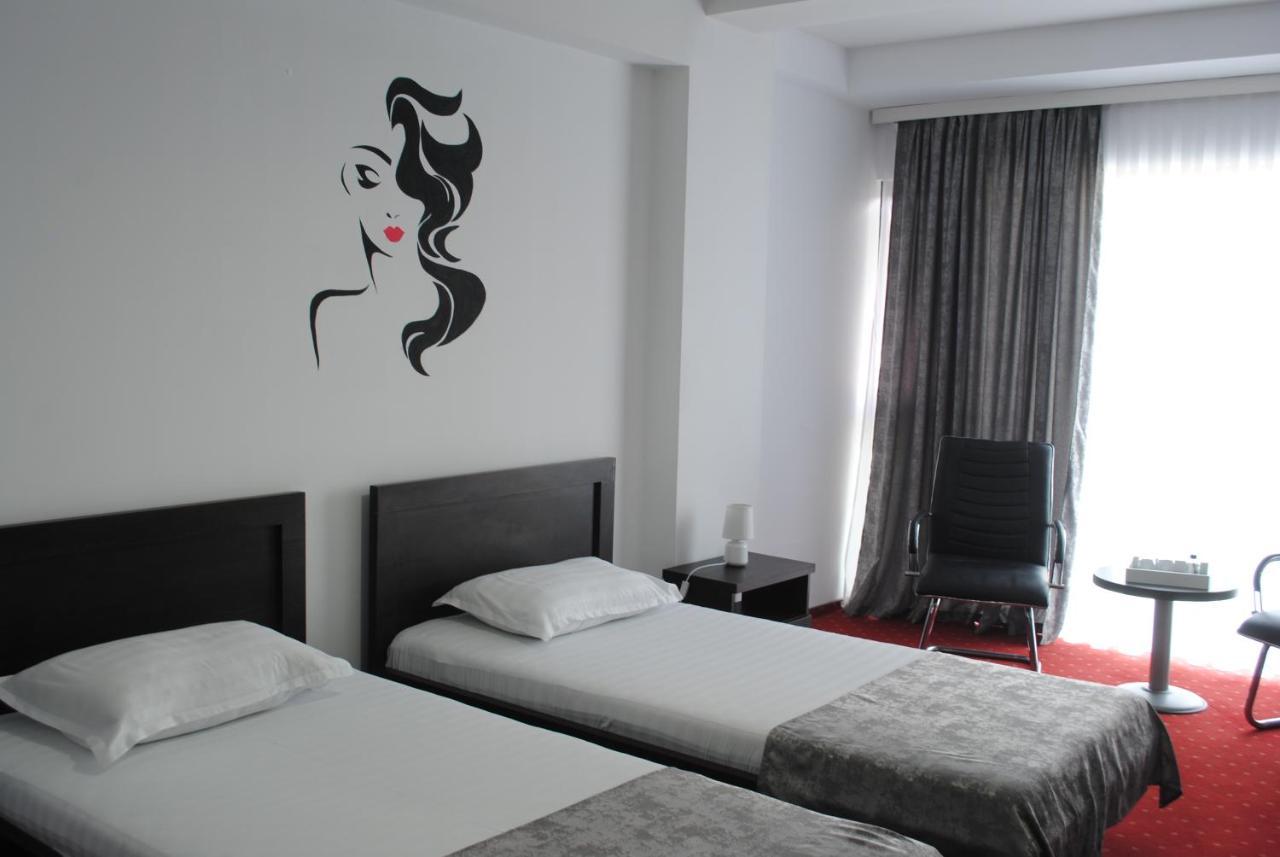 Hotel Corona Drobeta Turnu Severin Exterior foto