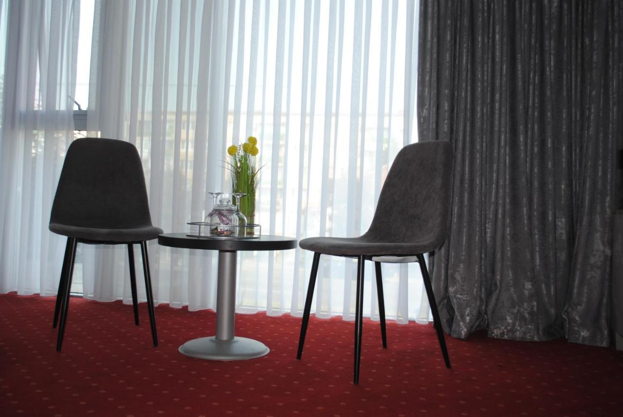 Hotel Corona Drobeta Turnu Severin Exterior foto