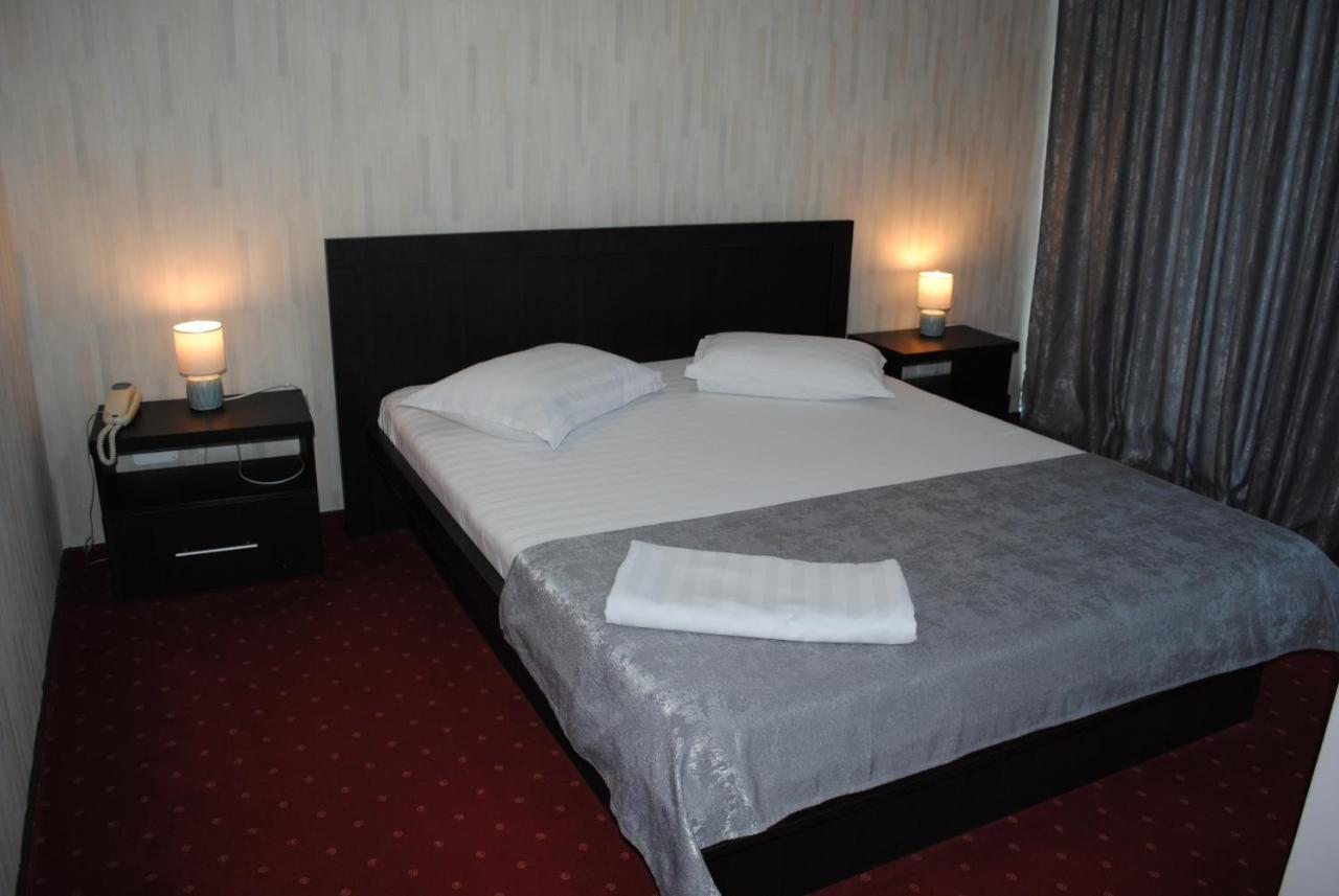 Hotel Corona Drobeta Turnu Severin Exterior foto