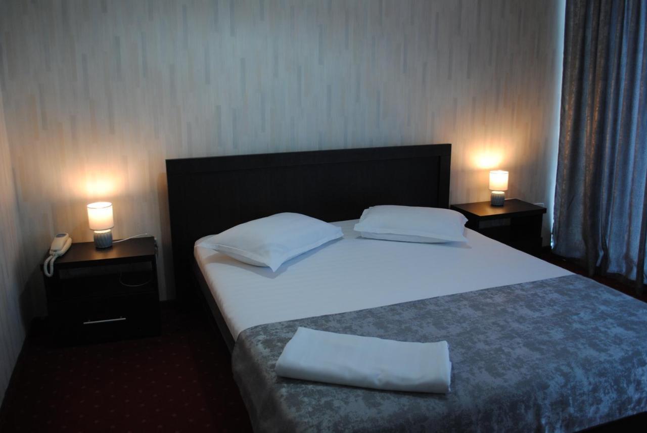 Hotel Corona Drobeta Turnu Severin Exterior foto