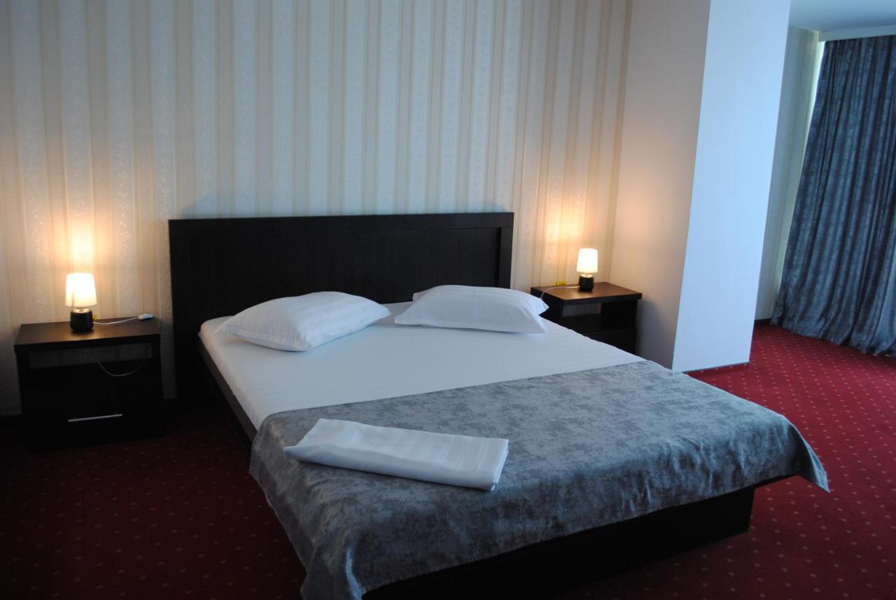 Hotel Corona Drobeta Turnu Severin Exterior foto